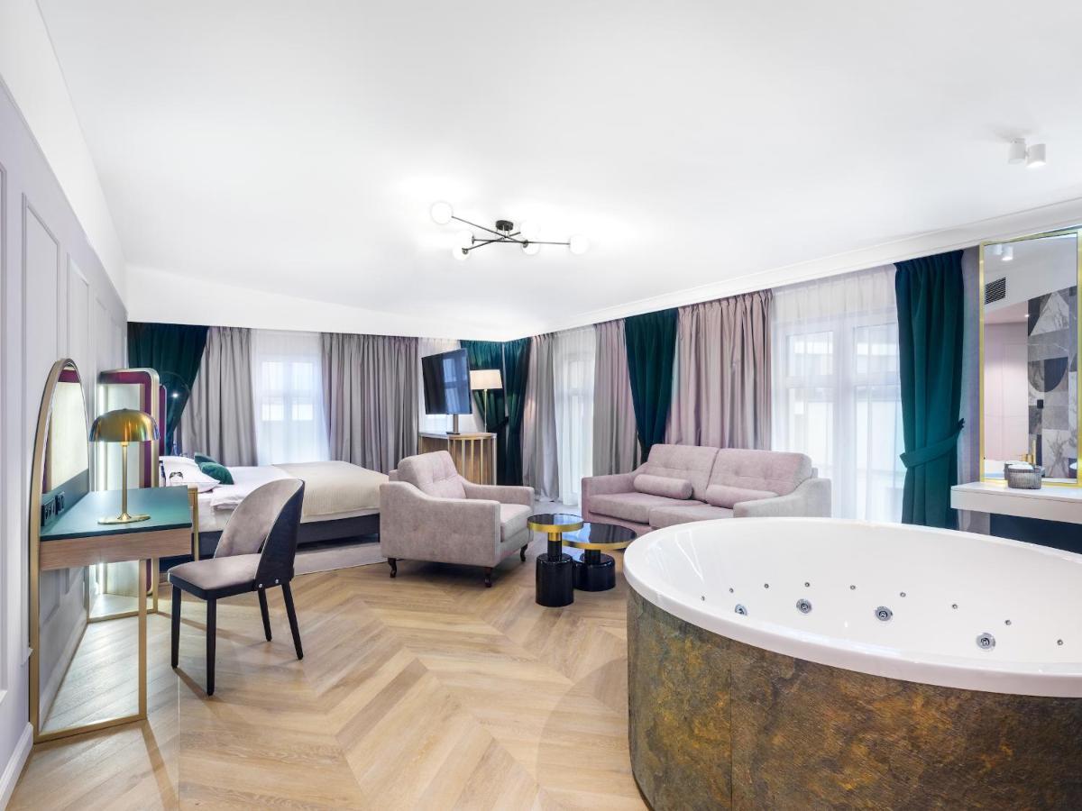 Golden Queen Deluxe Jacuzzi Apartments - Old Town Краков Экстерьер фото