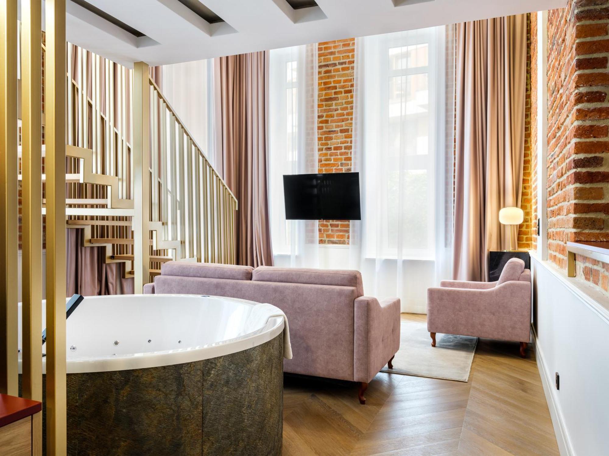 Golden Queen Deluxe Jacuzzi Apartments - Old Town Краков Экстерьер фото